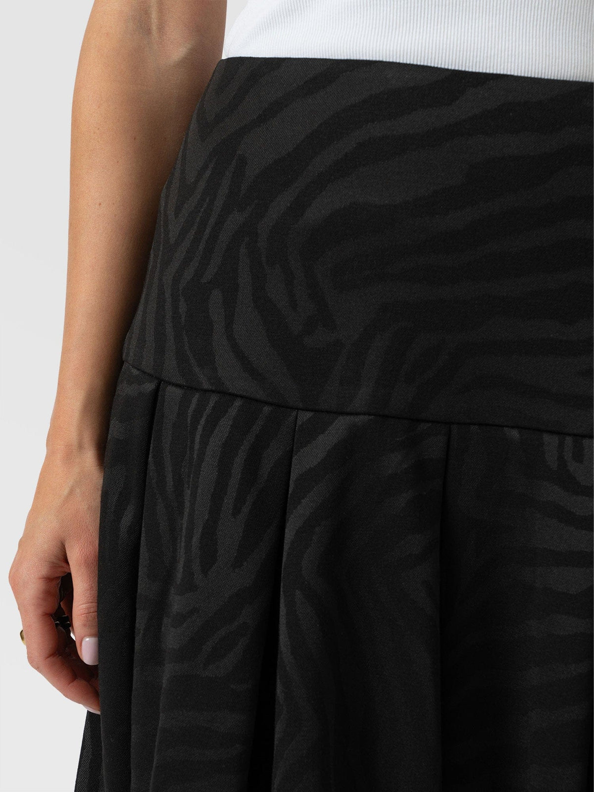 Everly Pleated Skirt - Black Zebra