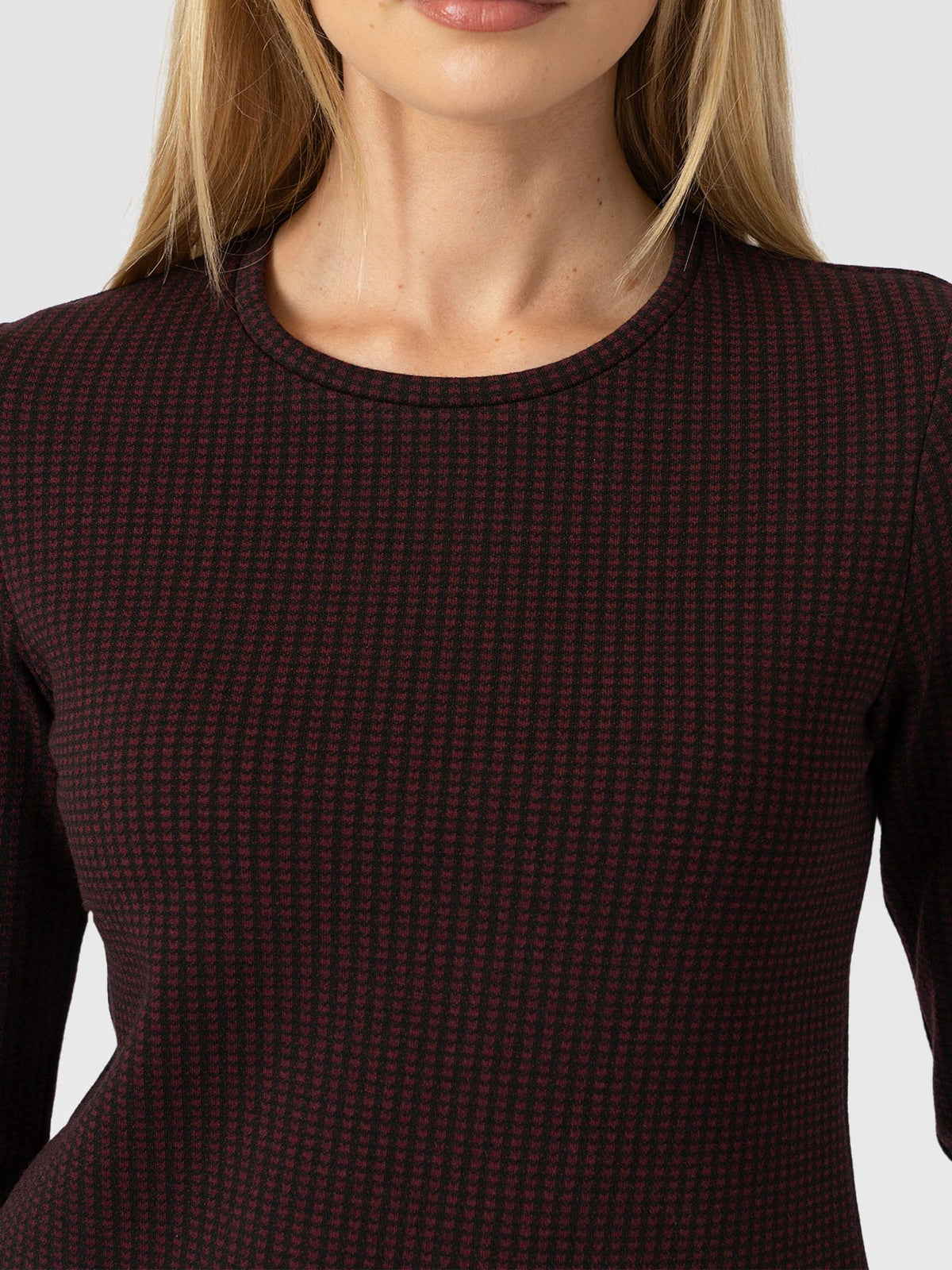 Keller Crew Neck Tee Long Sleeve - Burgundy Mini Houndstooth