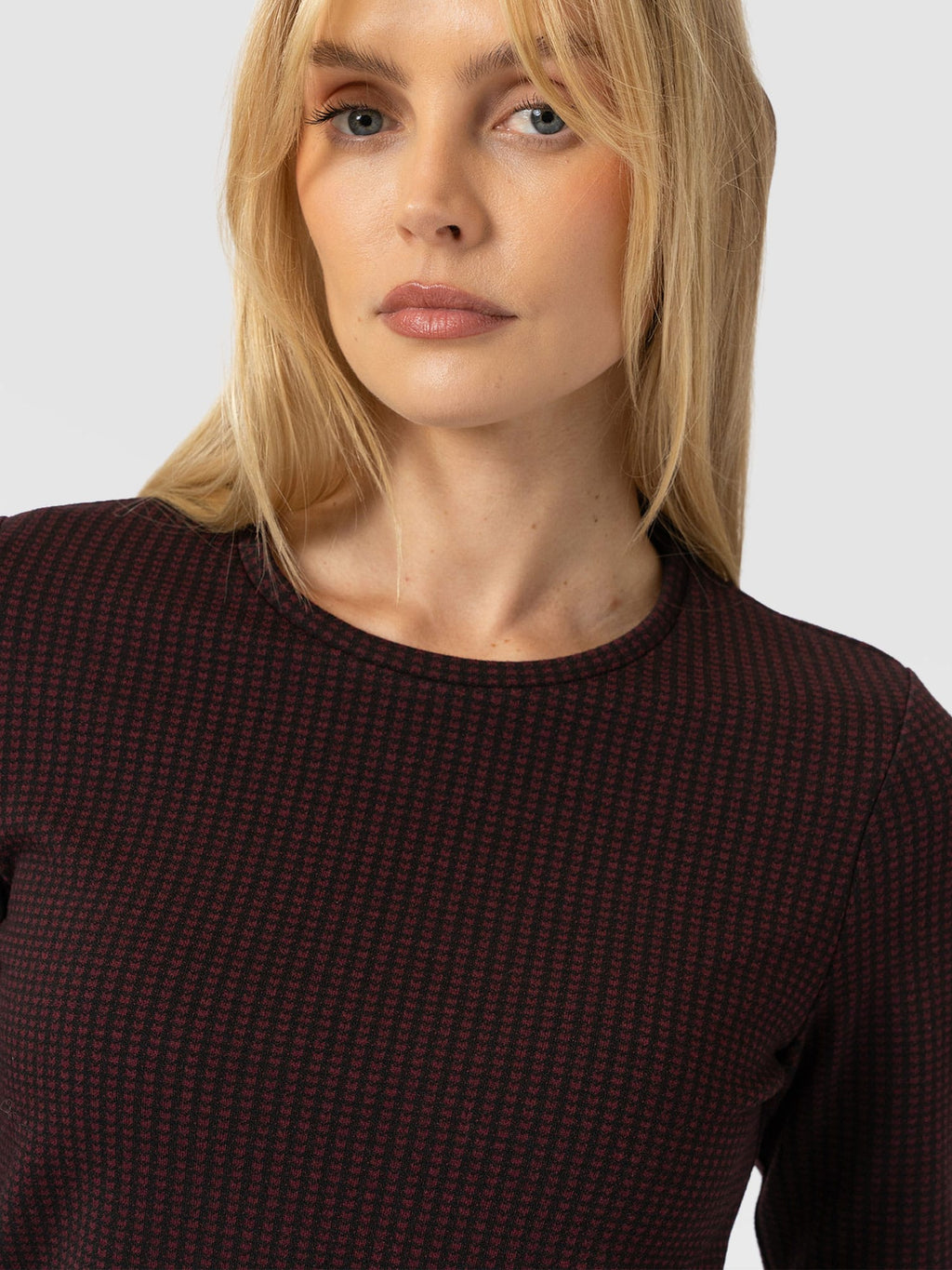 Keller Crew Neck Tee Long Sleeve - Burgundy Mini Houndstooth