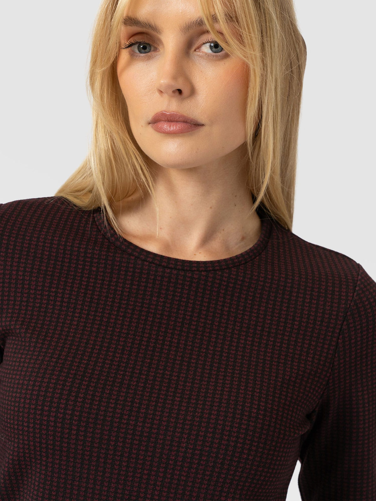 Keller Crew Neck Tee Long Sleeve - Burgundy Mini Houndstooth