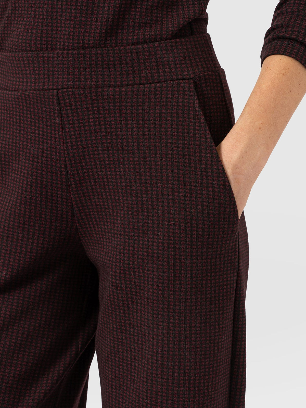 Keller Wide Leg Pant - Burgundy Mini Houndstooth