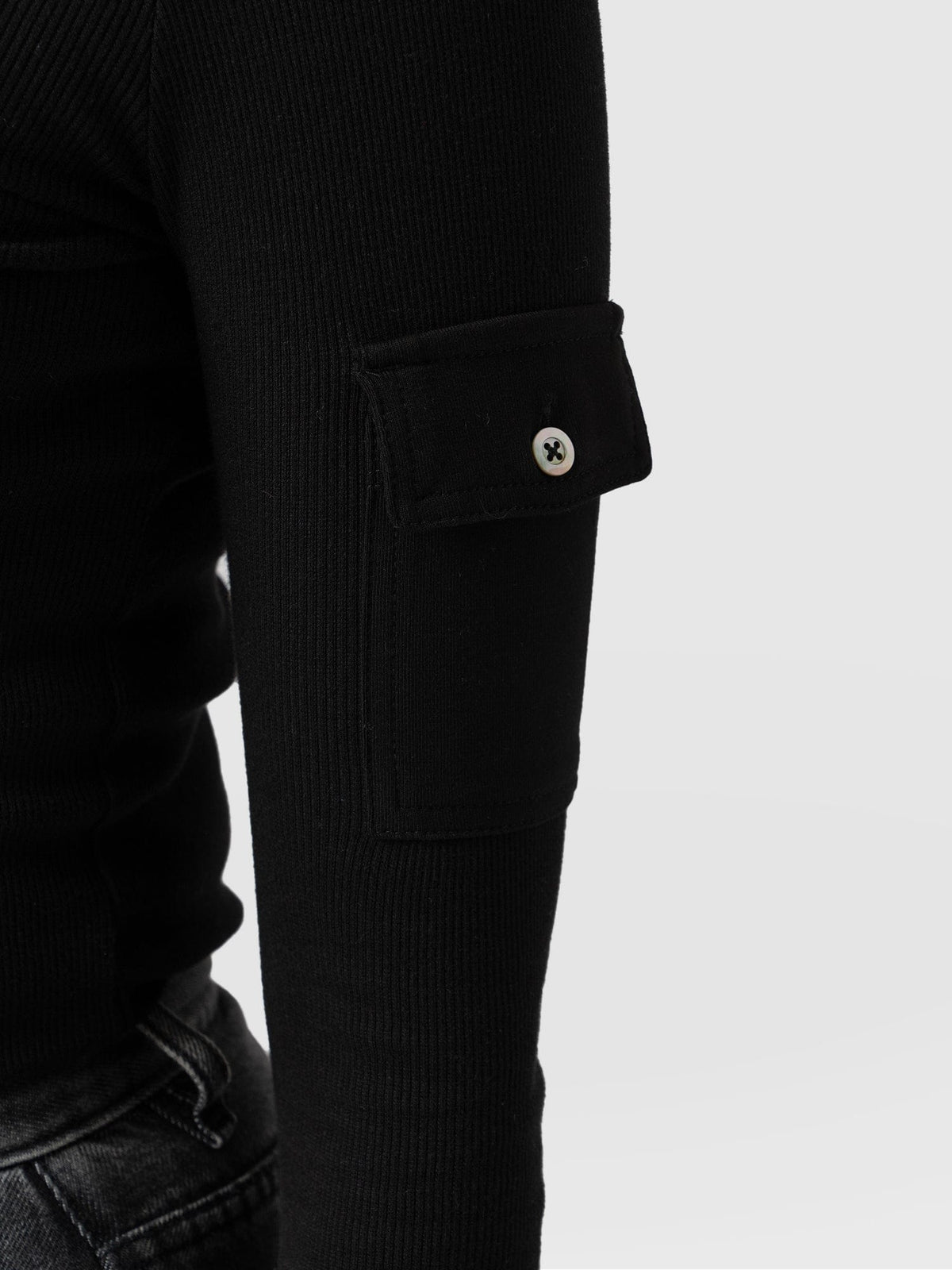 Pocket Turtle Neck - Black