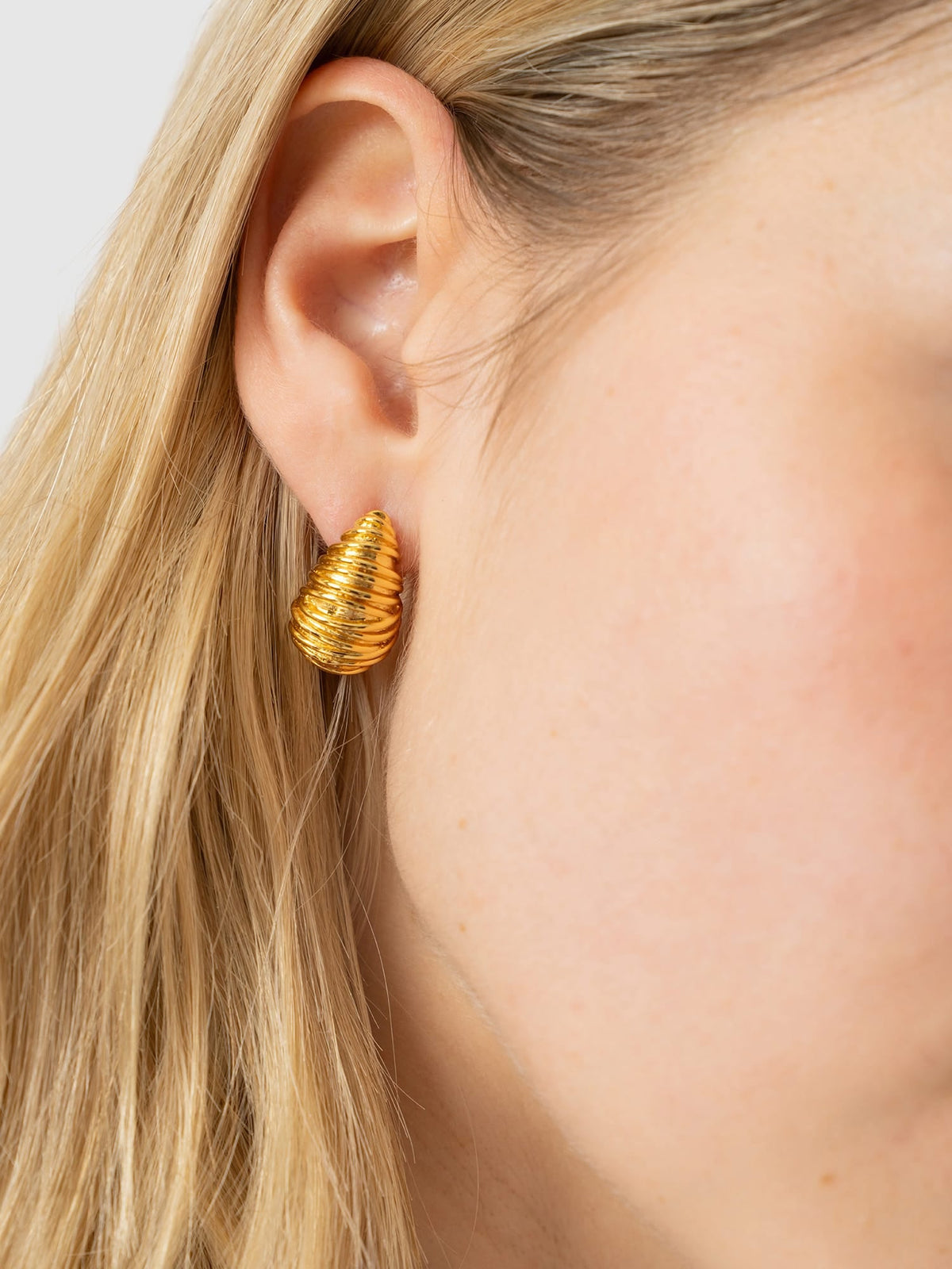 Teardrop Swirl Earrings - Gold