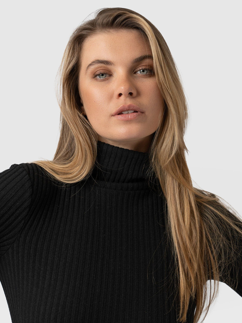 Tempest Turtle Neck - Black