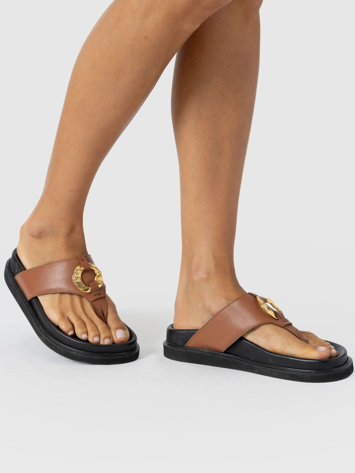 Vivienne Slides - Tan